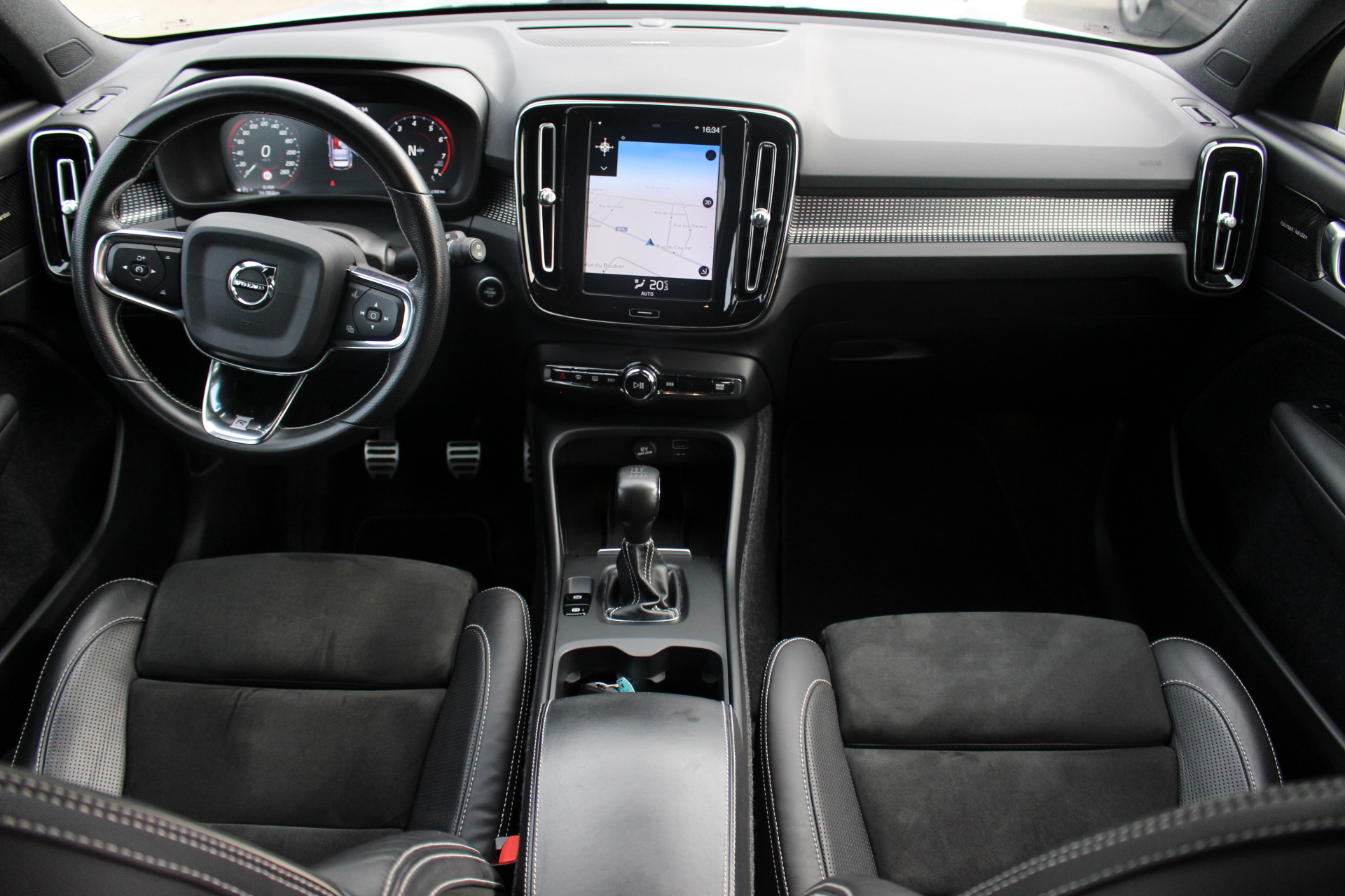 VOLVO-XC 40 R-DESIGN-1.5 T3 156CV