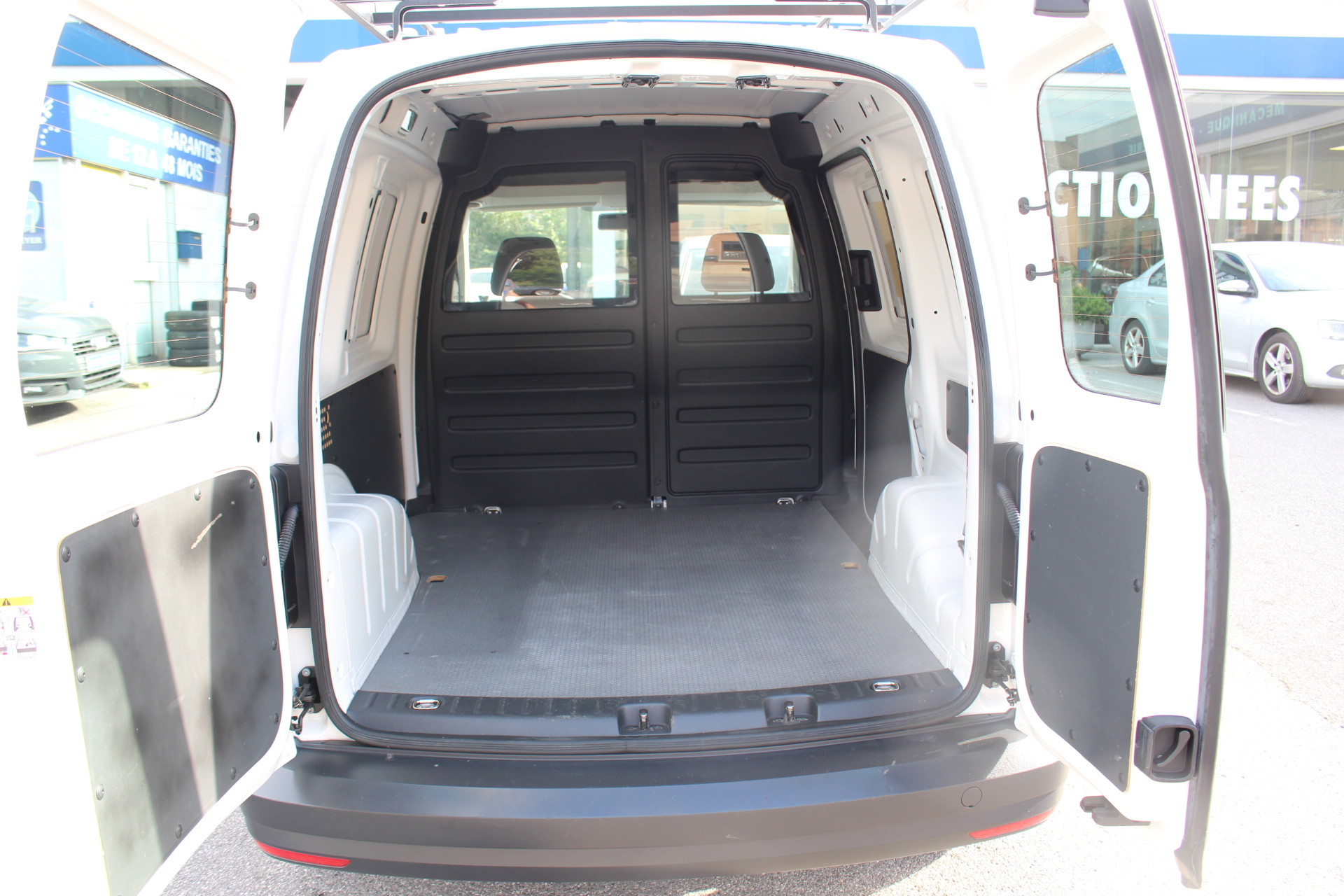 VOLKSWAGEN-CADDY FOURGON-2.0 TDI