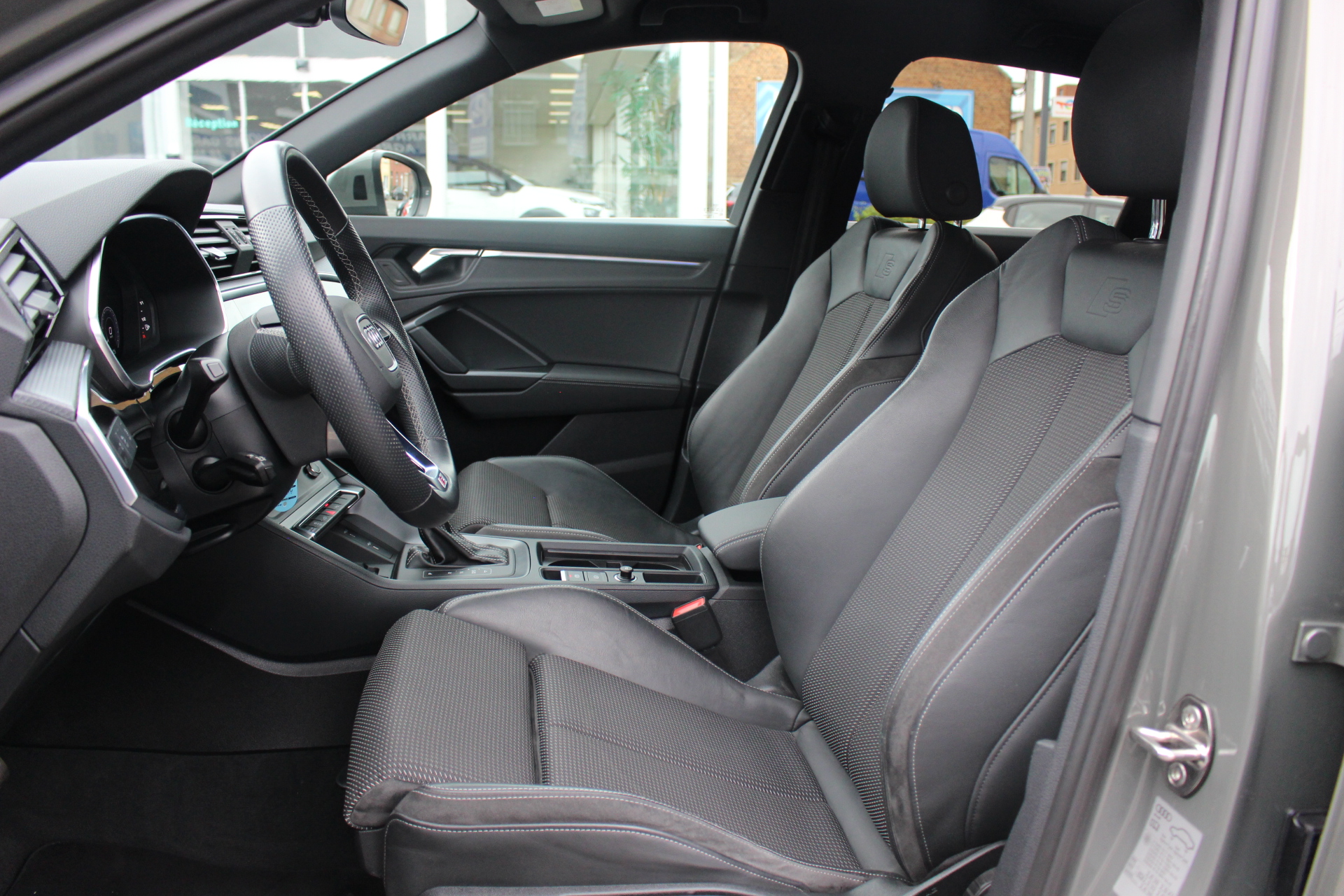 AUDI-Q3 45 TFSIe PHEV-PACK S-LINE