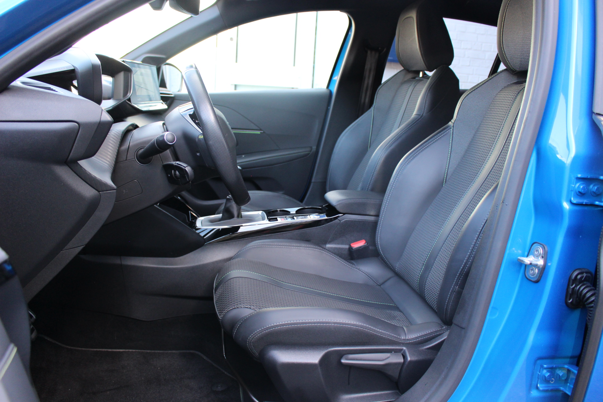 PEUGEOT-208 II-1.2 GT LINE